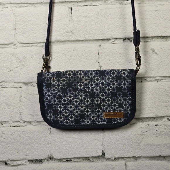 Eddie Bauer Blue and White Geometric Clutch with Adjustable Strap - Picture 1 of 10